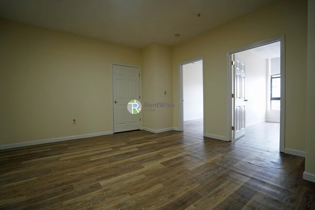 Photo - 81 Essex St Unidad 82