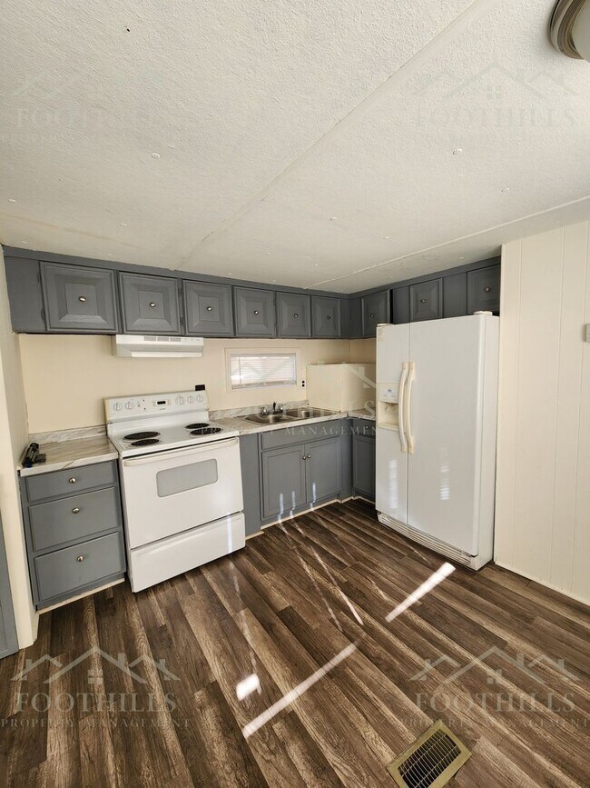 Photo - 105 McFarlin Way