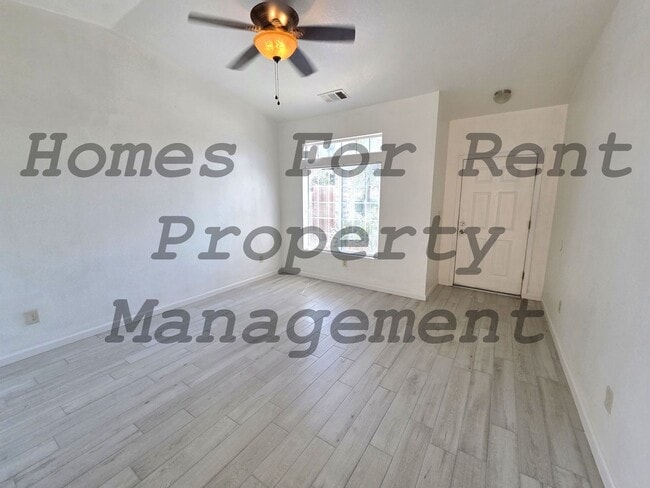 902 W Springville Ave