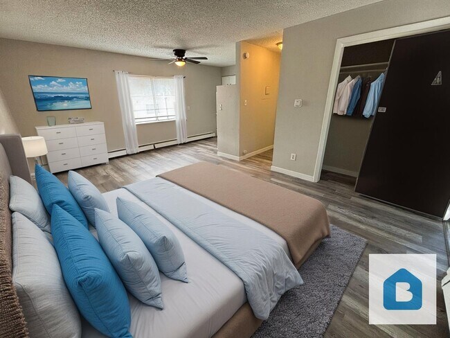 Photo - Renovated Studio Close to Downtown! - *$250.00 OFF MOVE IN SPECIAL* Unit 420-08