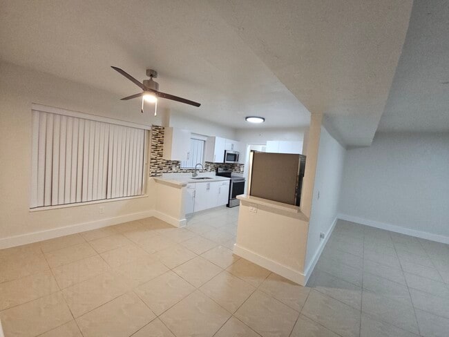 Building Photo - 512 NW 113th St Unit Unidad frente Rental