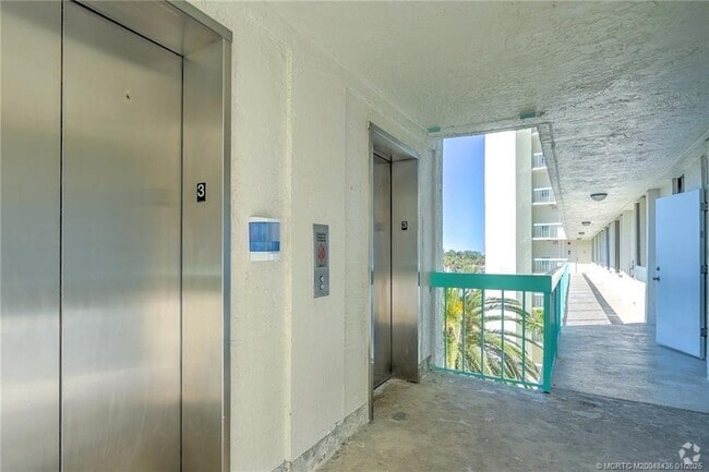 Building Photo - 9940 S Ocean Dr Unit 305 Rental