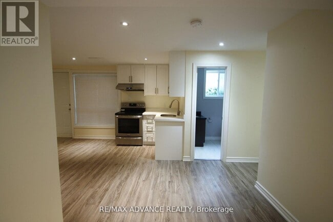 33 Carluke Crescent Unit Lower