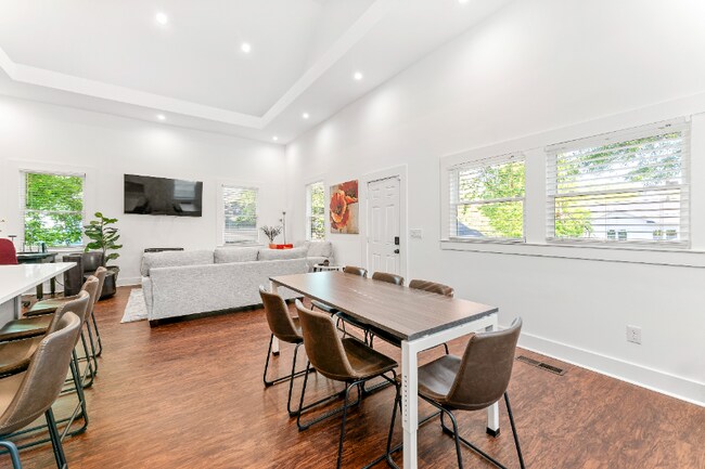 Photo - 965 Ashby Grove SW