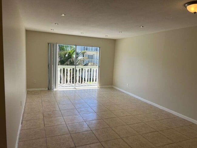 Photo - 15225 NE 6th Ave