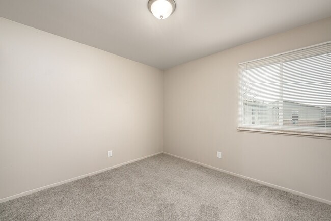 Photo - Everett Apartments