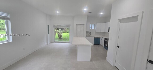 Photo - 141 NW 11th St