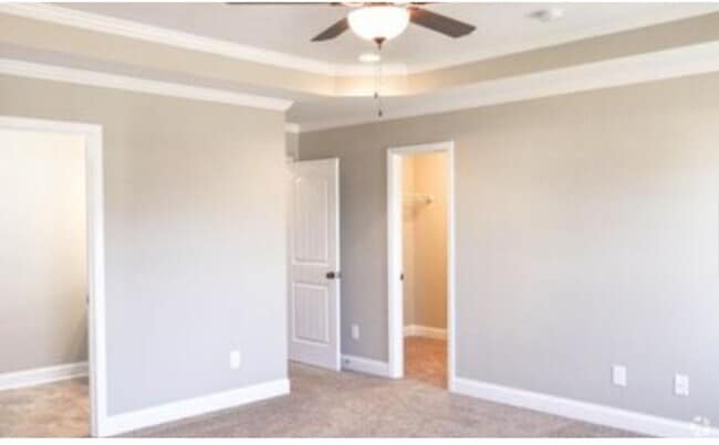 Building Photo - NEW LISTING- 4 bd/ 2.5 ba located MINUTES ... Rental