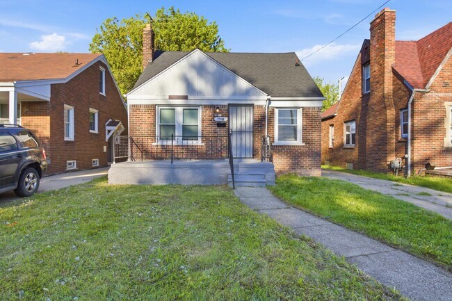 Photo - 18488 Waltham St