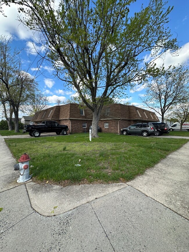 Photo - 101 E Clayton Ave
