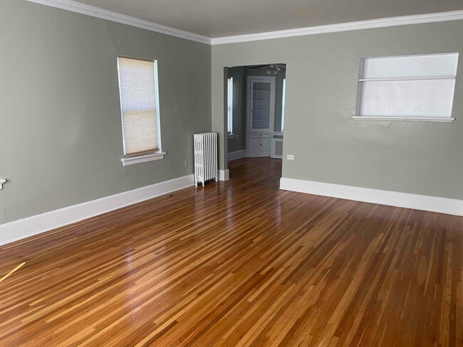 Photo - 2417 E 3rd St