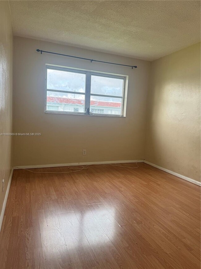 Photo - 1400 NW 43 Terrace Unidad 204