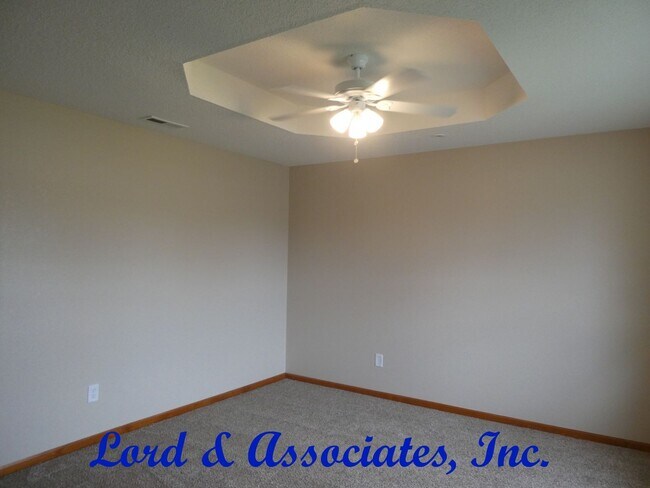 318 Lois Ln