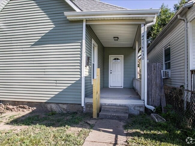 Building Photo - Charming bungalow in the Northeast Rental