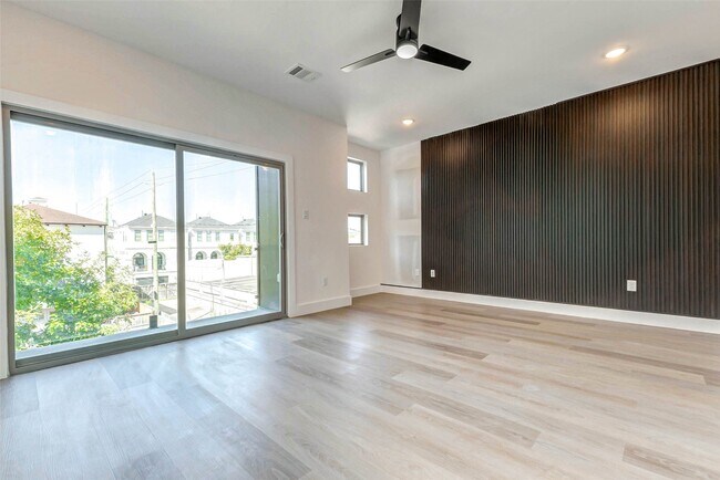 Photo - 5638 Dolores St