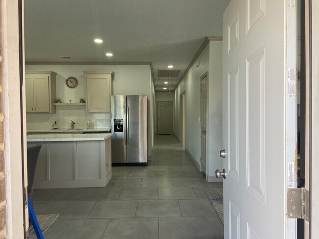 Entrada - 2925 Pecos St