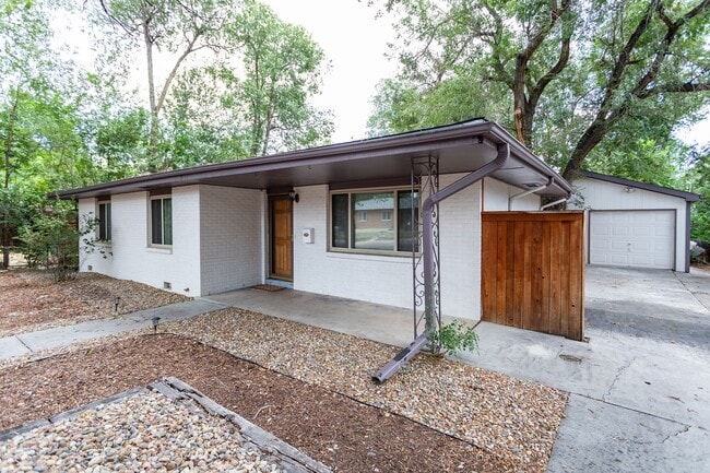 Photo - Beautiful 2-Bedroom, 2-Bath Home in Desirable Southwest Colorado Springs!
