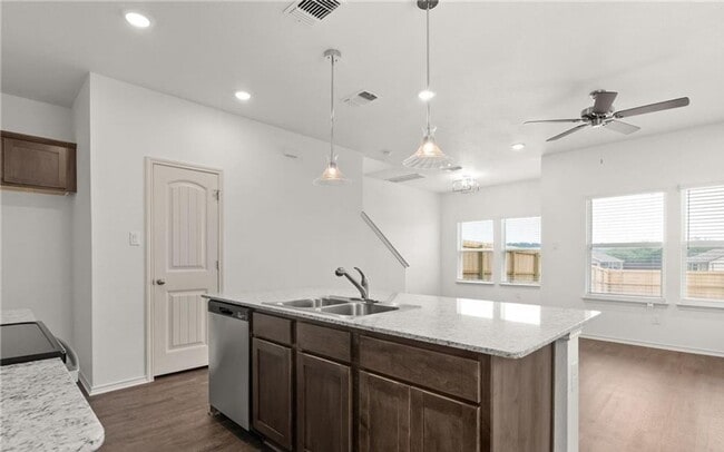 Photo - 3 bedroom 2.5 bathroom townhome!