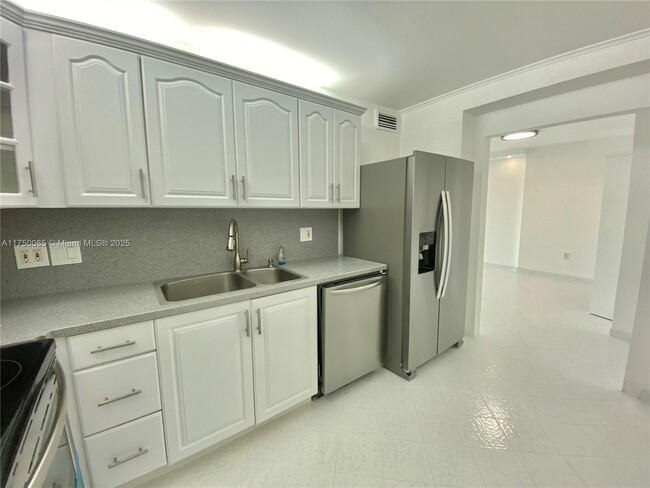 Building Photo - 400 Kings Point Dr Unit 929 Rental