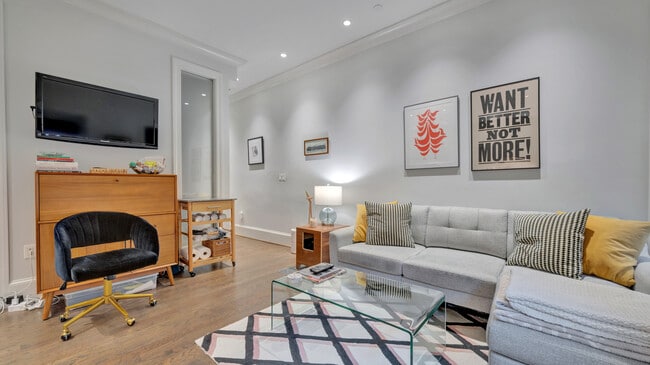 Building Photo - 418 7th St SE Unit 102