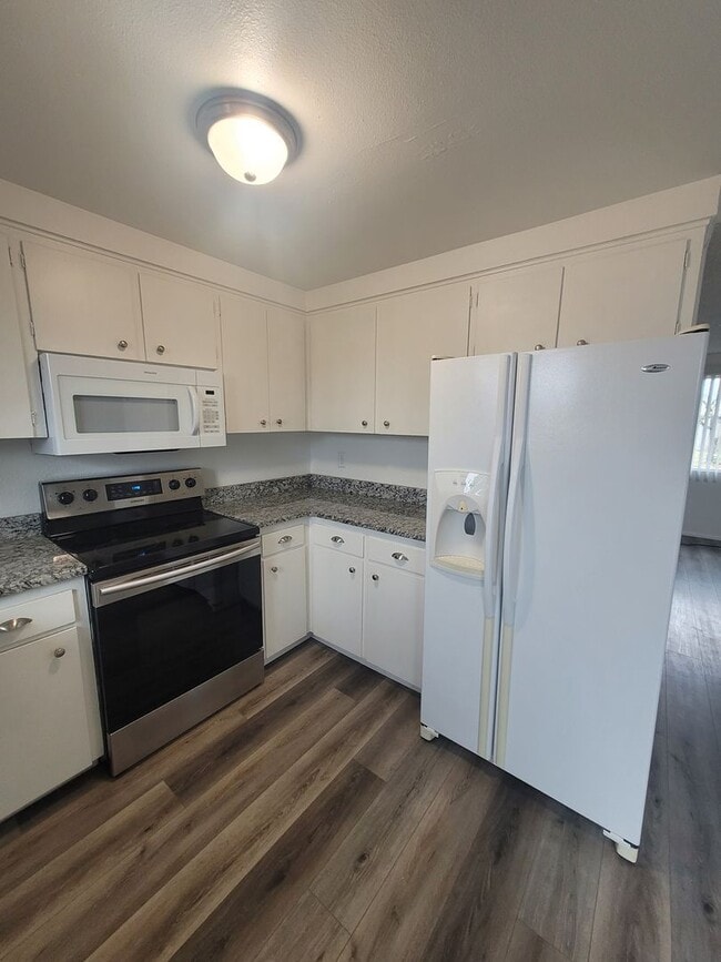 Photo - Updated 2BD/1BA Coming Duplex Available