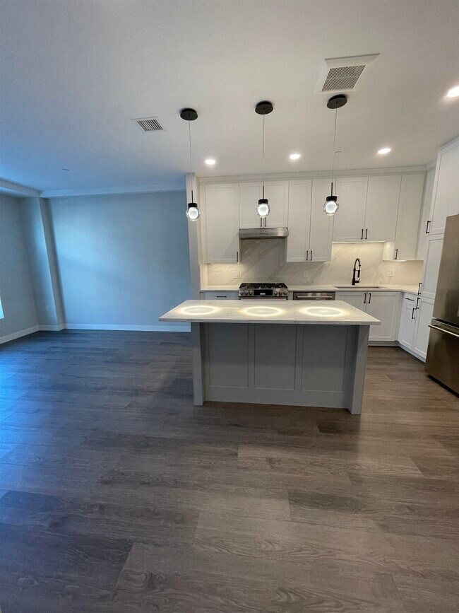 Building Photo - 18 Artisan Dr Unit 219