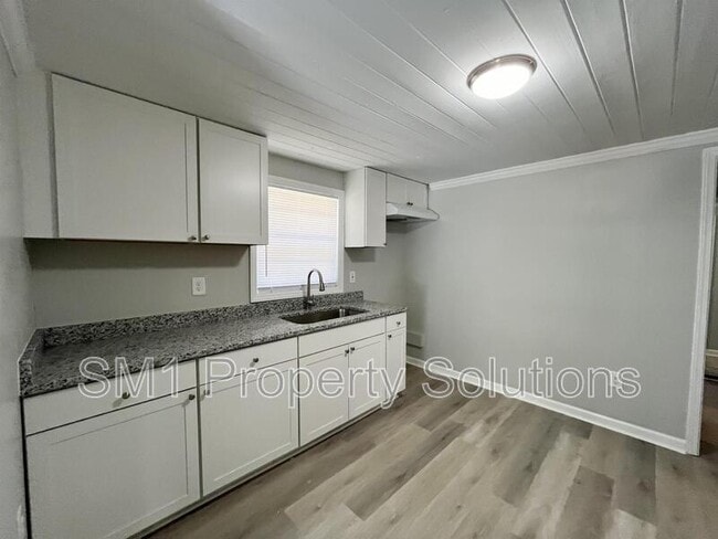 Photo - 871 W 11th St