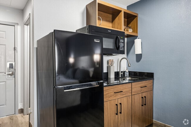 1BR, 1BA - 300SF -