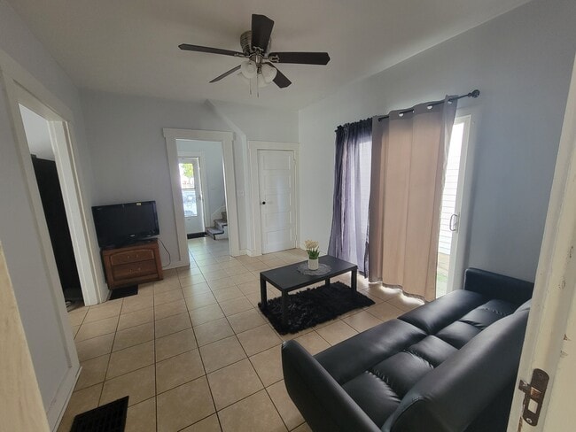 Full Furnished Private room for rent. - 47 Burlington Ave House