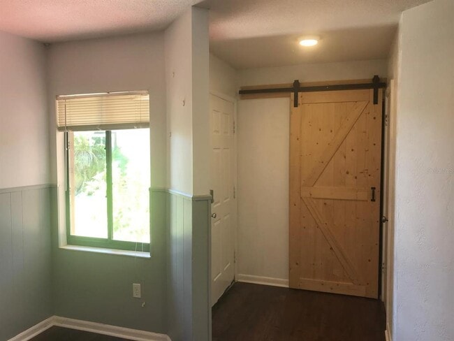 Photo - 112 Oakwood Village Cir