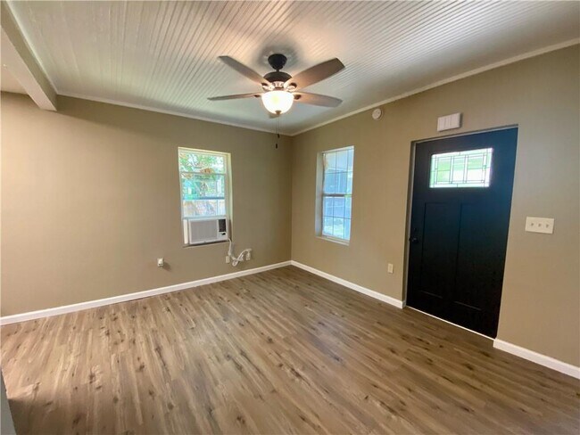 Photo - 1306 Perez St