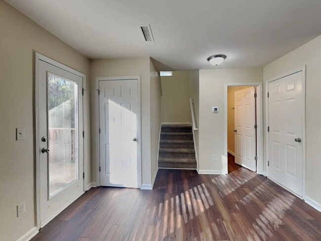 Photo - 235 Aershire Ct