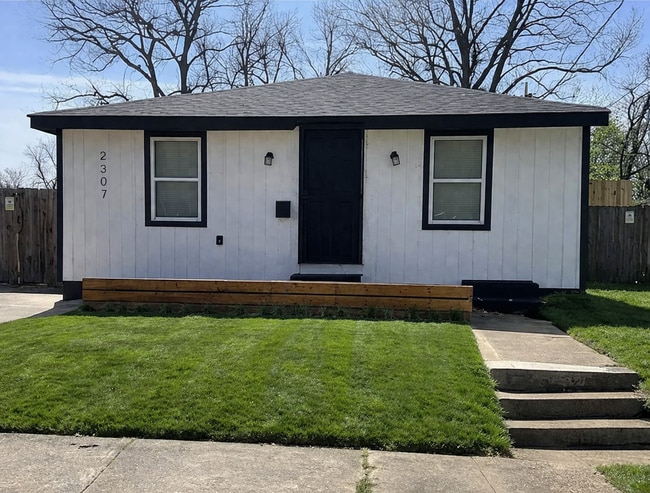 Building Photo - 2307 Marble Ave