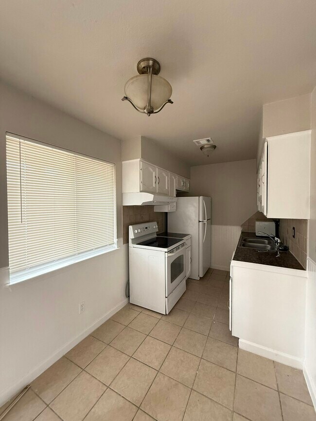 Photo - 1690 Hofheinz St