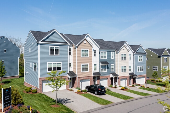 Building Photo - Highland Village