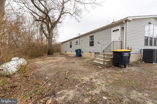 Photo - 1205 W 6th St