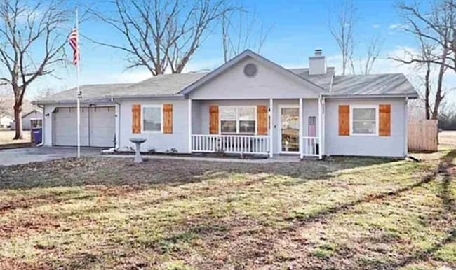 Building Photo - Charming 3BR/2BA Single-Level Home on Nearly Half an Acre!