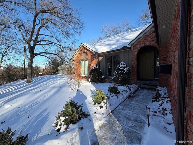 Photo - 4495 Maybee Rd