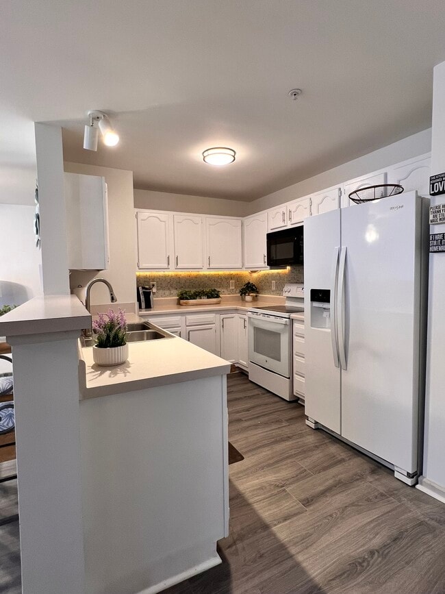 Photo - 711 Rivertree Ln