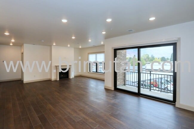 Photo - 2240 E Laney Ave