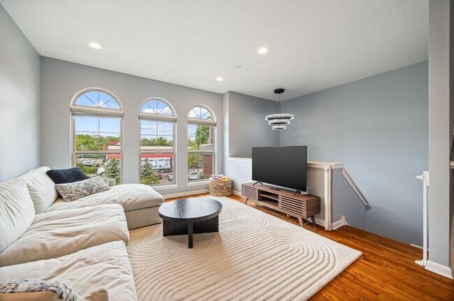 Photo - 302 Narragansett Ct