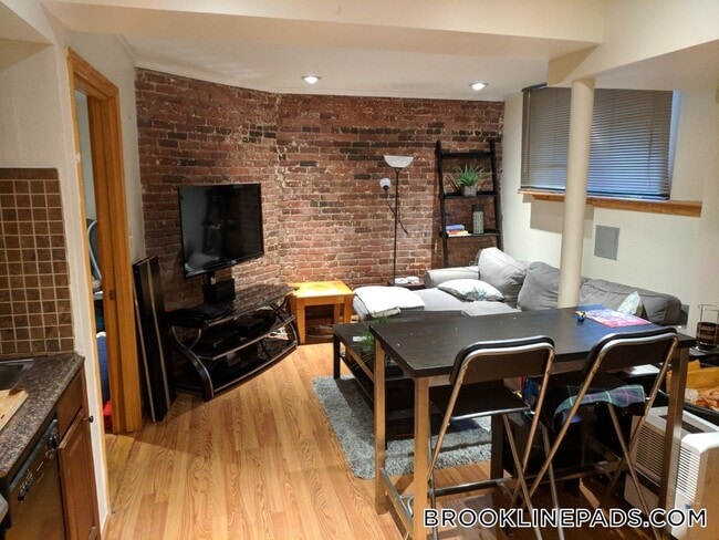 Photo - 1689 Beacon St Unidad 4