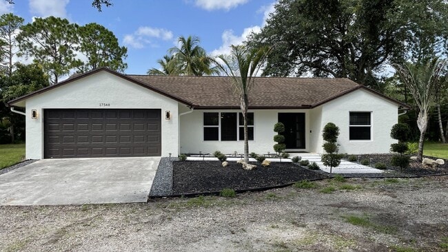Building Photo - Spacious 3-Bedroom Oasis in Loxahatchee with 2 Full Baths