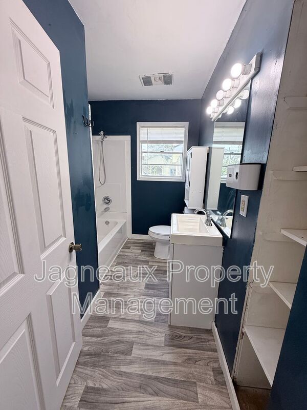 Photo - 525 Magnolia St