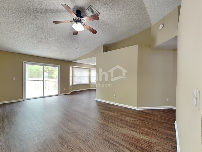 Photo - 1736 Chandelier Cir W