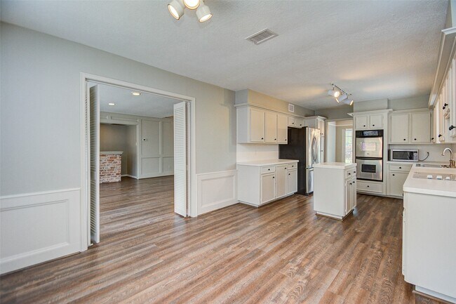 Photo - 6206 Rippling Hollow Dr