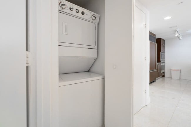 Building Photo - 485 Brickell Ave Rental