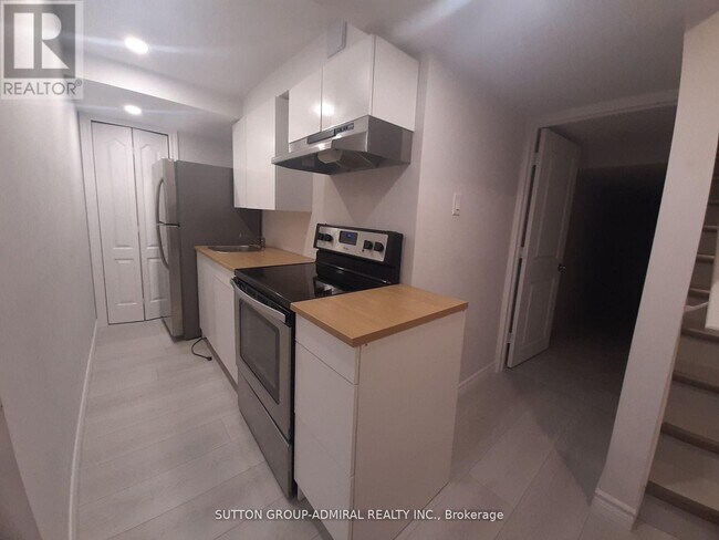 Photo - 1331 Major MacKenzie Dr W