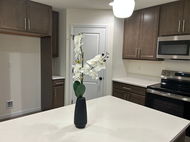 Photo - 402 Yellow Rose Ct