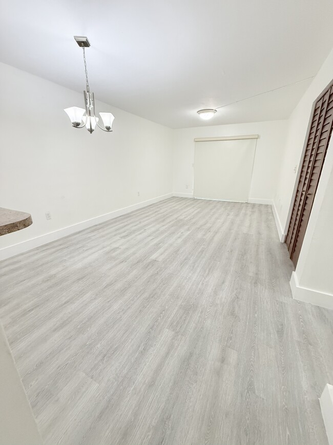 Building Photo - 145 SW 30th Ct Unit 108B Rental